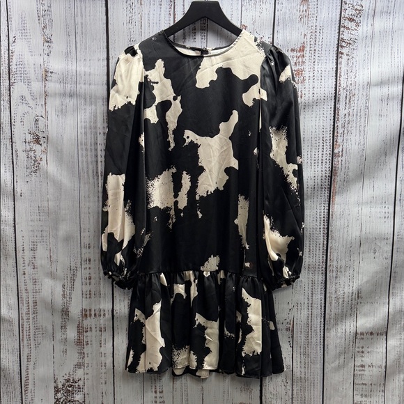 alexis for taget Dresses & Skirts - ALEXIS X TARGET NWT Black Beige Print Ruffle Hem Long Balloon Sleeve Mini Dress